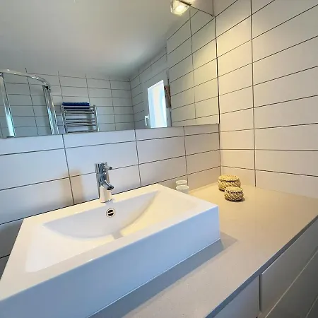 Sunny & Modern Apartamento