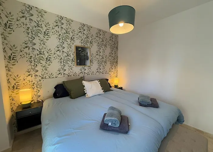 Sunny & Modern דירה