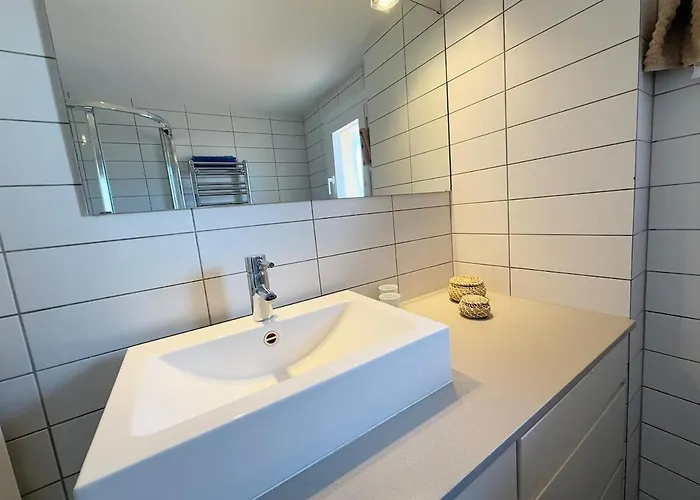 Sunny & Modern דירה