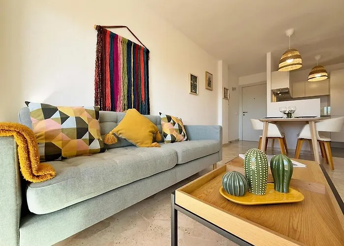 Sunny & Modern דירה