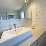 Sunny & Modern Apartamento