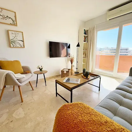 Sunny & Modern Apartamento